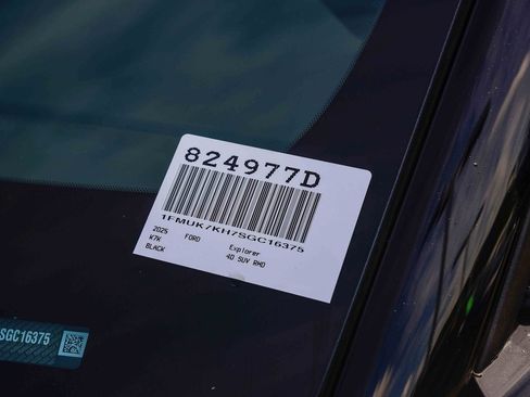 Used 2025 Ford Explorer ST-Line w/ Premium Package image 28