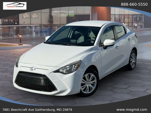 Used 2019 Toyota Yaris L image 1
