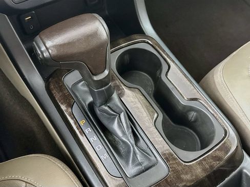 Used 2015 GMC Canyon SLT RWD image 17