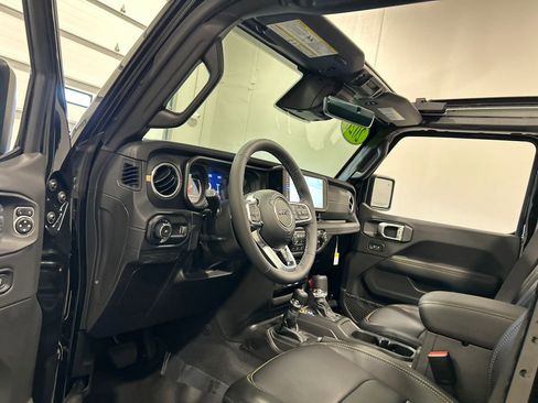 Used 2026 Jeep Wrangler Sahara image 17