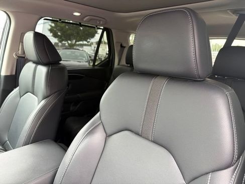Used 2024 Honda Pilot Touring image 10