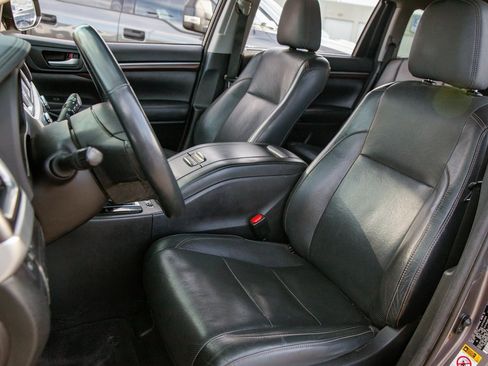 Used 2016 Toyota Highlander Limited image 13