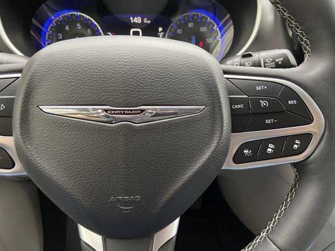 Used 2024 Chrysler Pacifica Touring-L FWD image 16