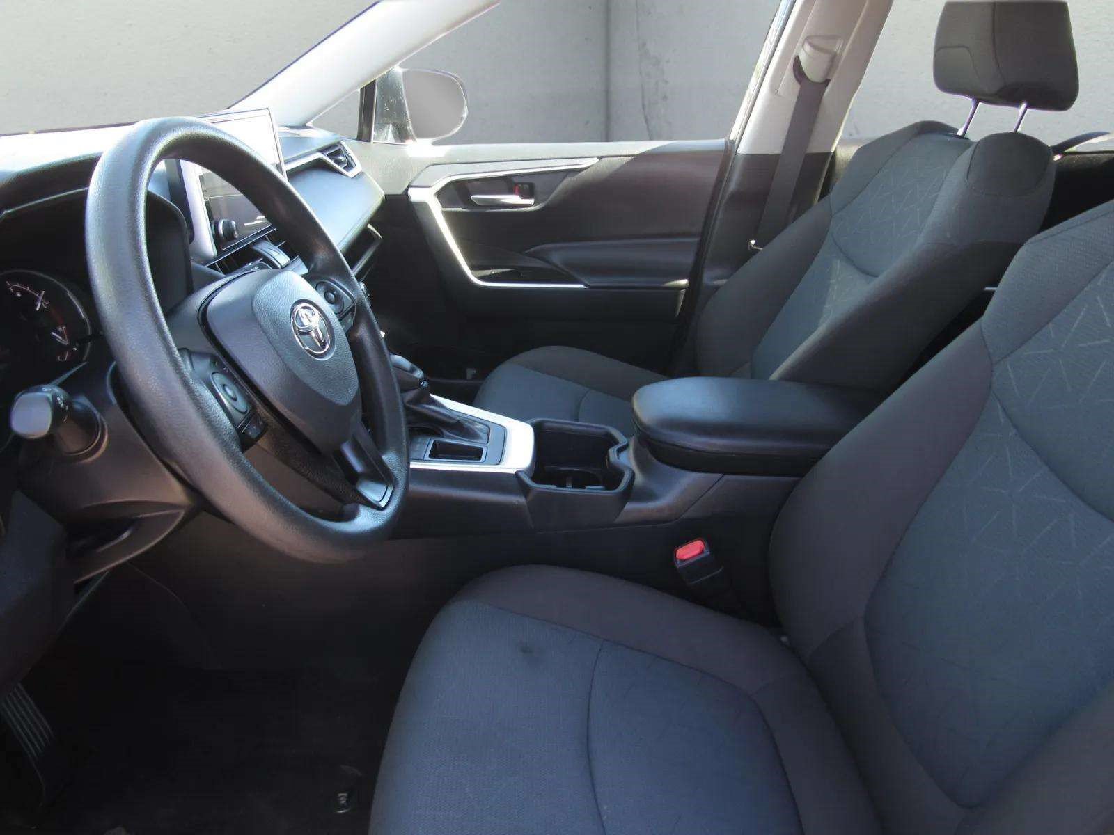 Used 2025 Toyota RAV4 XLE FWD image 14