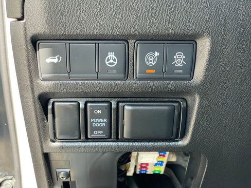 Used 2020 Nissan Armada Platinum w/ Captain's Chairs Package image 16