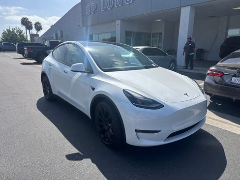 Used 2023 Tesla Model Y Long Range AWD/4WD image 2