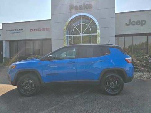 Used 2024 Jeep Compass Trailhawk AWD/4WD image 3