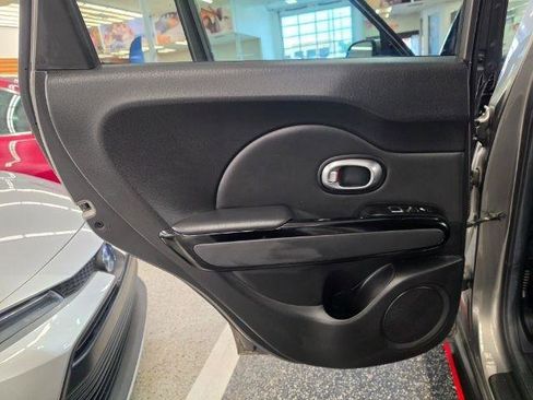 Used 2017 Kia Soul ! w/ Tech Package FWD image 28