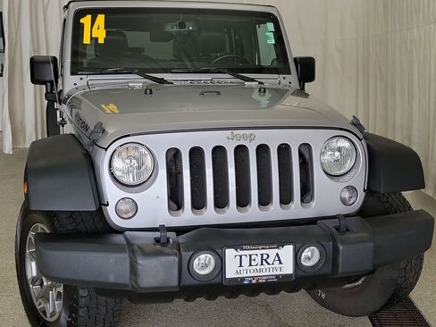 Used 2014 Jeep Wrangler Unlimited Rubicon w/ Dual Top Group AWD/4WD image 3