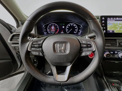 Used 2018 Honda Accord Touring image 18