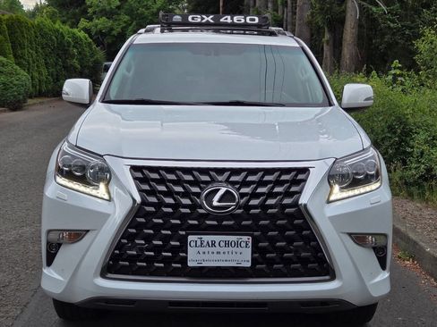 Used 2017 Lexus GX 460 Luxury w/ Preferred Accessory Package AWD/4WD image 2