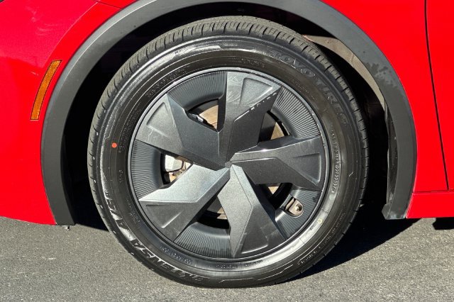 Certified 2025 Toyota Prius LE FWD image 31