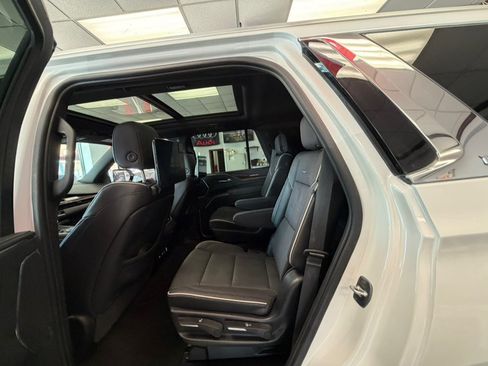 Used 2023 Cadillac Escalade Premium Luxury AWD/4WD image 25