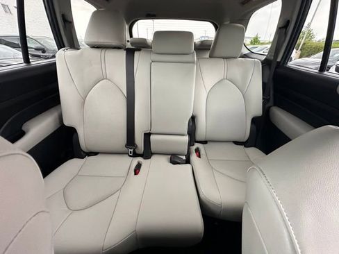 Used 2024 Toyota Grand Highlander AWD image 27