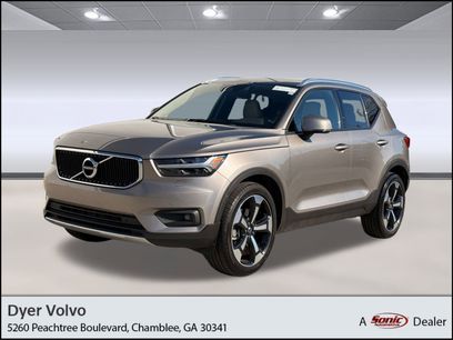 Certified 2022 Volvo XC40 T4 Momentum w/ Premium Package