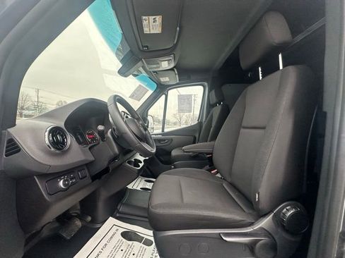 Used 2025 Mercedes-Benz Sprinter 2500 image 16