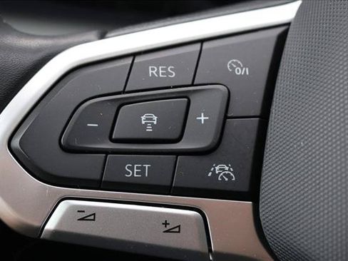 Used 2023 Volkswagen Taos SE w/ Panoramic Sunroof Package AWD/4WD image 14