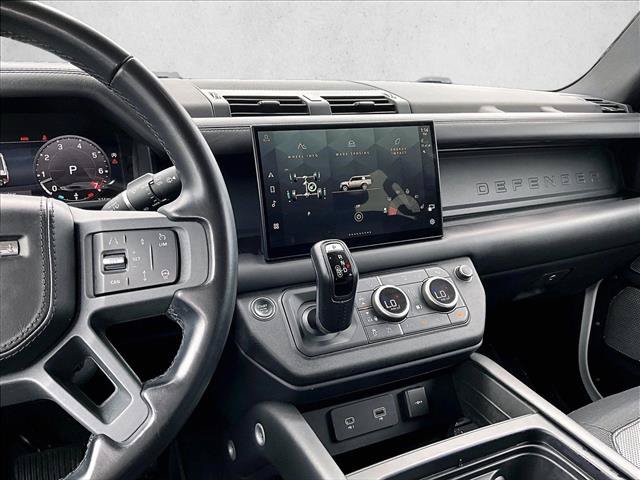 Used 2024 Land Rover Defender 130 X-Dynamic SE AWD/4WD image 8