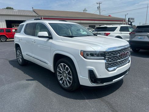 Used 2023 GMC Acadia Denali w/ Denali Ultimate Package FWD image 3