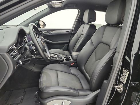 Used 2023 Porsche Macan AWD/4WD image 16