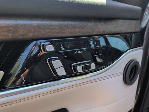 Used 2023 Jeep Grand Wagoneer L Series II w/ Premium Group II AWD/4WD image 20