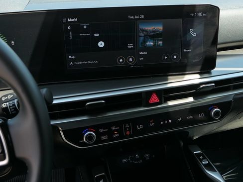 Used 2024 Kia Sorento S w/ Panoramic Sunroof Package FWD image 18