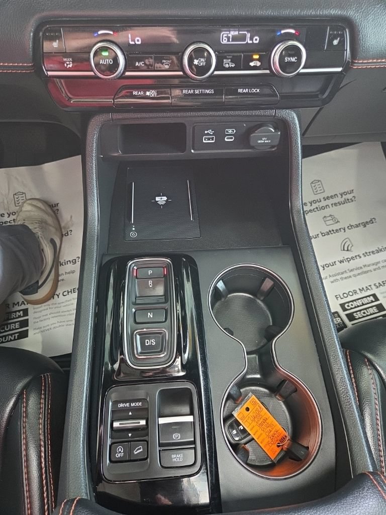 Used 2025 Honda Pilot TrailSport image 21