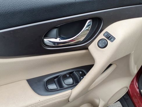 Used 2014 Nissan Rogue SV w/ SV Premium Package image 13