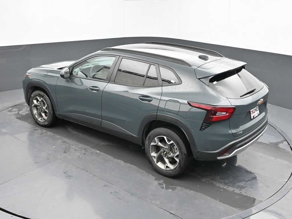 Used 2025 Chevrolet Trax LT FWD image 26
