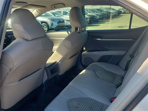 Used 2022 Toyota Camry SE image 8