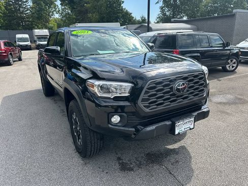 Used 2021 Toyota Tacoma TRD Off-Road w/ TRD Premium Off Road Package AWD/4WD image 4