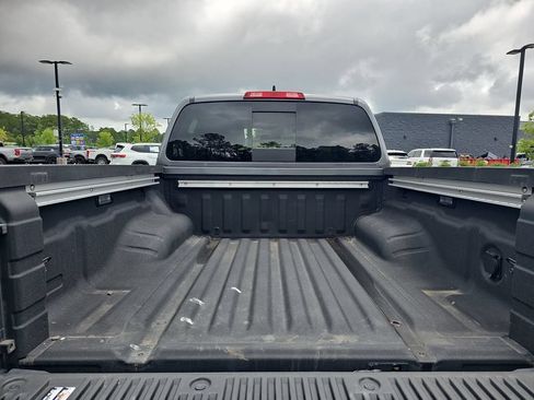 Used 2023 Nissan Frontier SV w/ SV Convenience Package AWD/4WD image 16