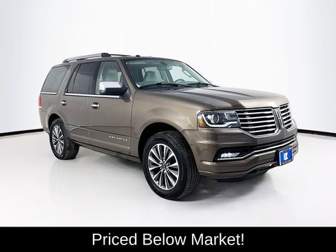 Used 2017 Lincoln Navigator Select RWD image 1