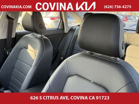 Used 2024 Volkswagen Jetta SE w/ Panoramic Sunroof Package image 16