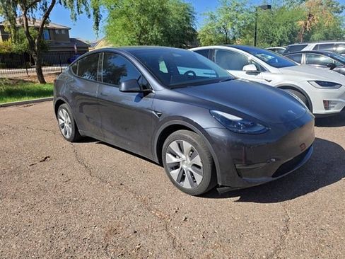 Used 2024 Tesla Model Y Long Range AWD/4WD image 6