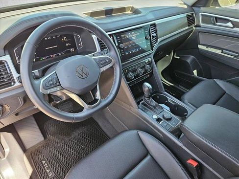 Used 2023 Volkswagen Atlas SE w/ Black Wheel Package AWD/4WD image 13