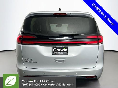 Used 2024 Chrysler Pacifica Touring-L image 13