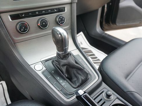 Used 2016 Volkswagen Golf Limited Edition image 17