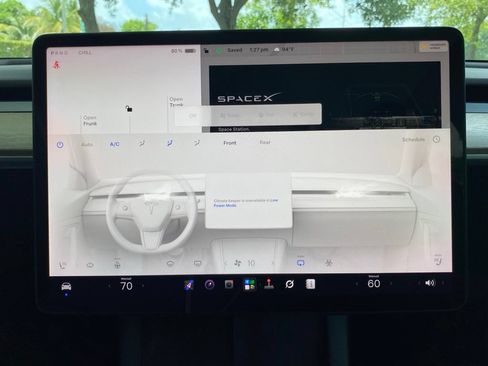 Used 2022 Tesla Model Y Long Range AWD/4WD image 30