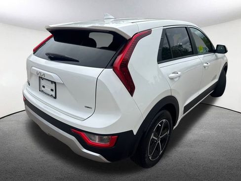 Used 2023 Kia Niro LX image 13