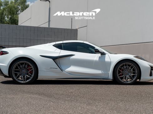 Used 2024 Chevrolet Corvette Z06 w/ Chrome Exterior Badge Package RWD image 8