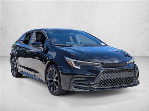 Used 2023 Toyota Corolla XSE FWD image 3