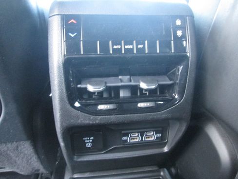 Used 2021 Jeep Grand Cherokee L Laredo image 24