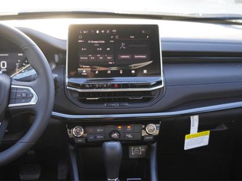 New 2026 Jeep Compass Latitude image 17