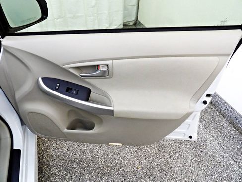 Used 2014 Toyota Prius Two FWD image 11