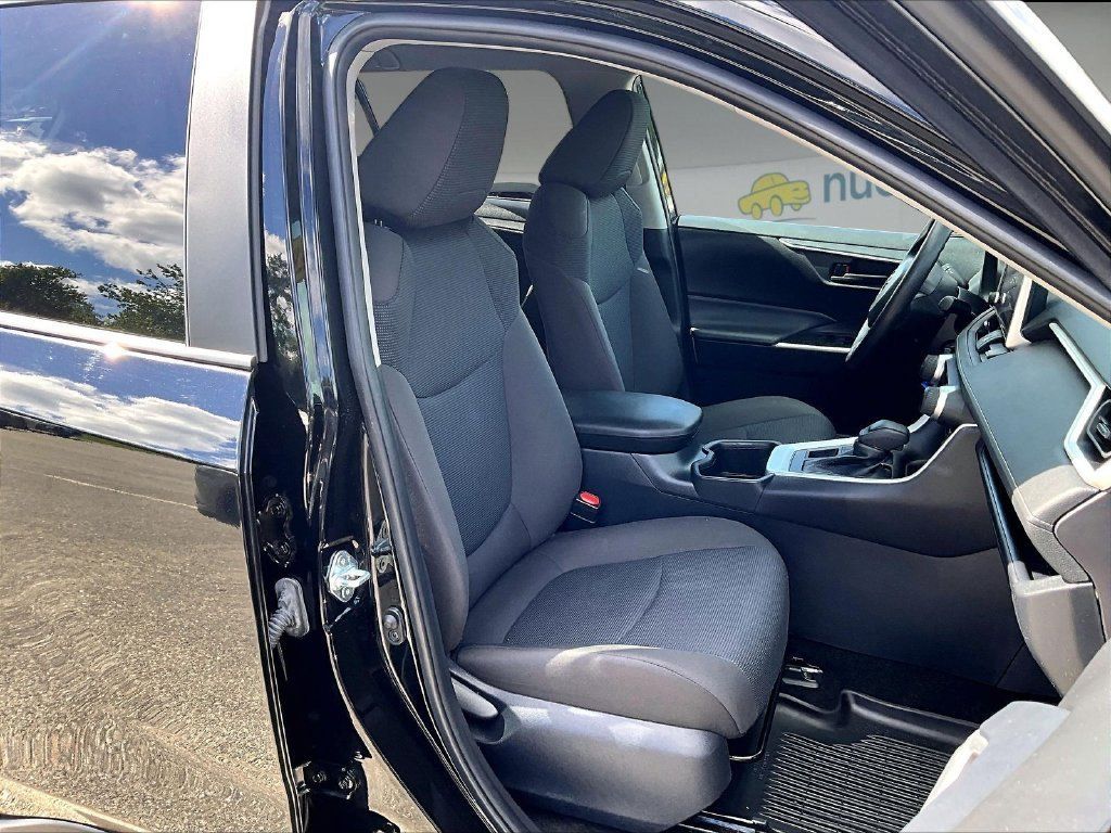 Used 2025 Toyota RAV4 LE AWD/4WD image 11