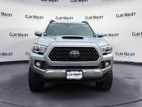 Used 2019 Toyota Tacoma TRD Sport AWD/4WD image 8