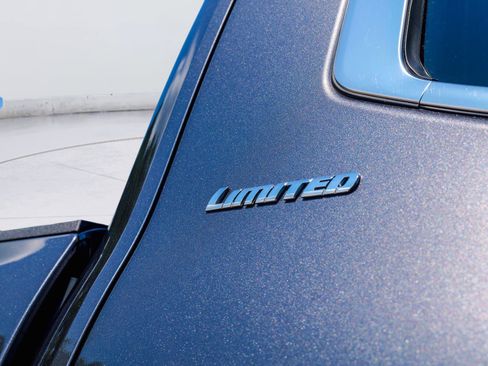 Used 2025 Toyota Tundra Limited AWD/4WD image 10