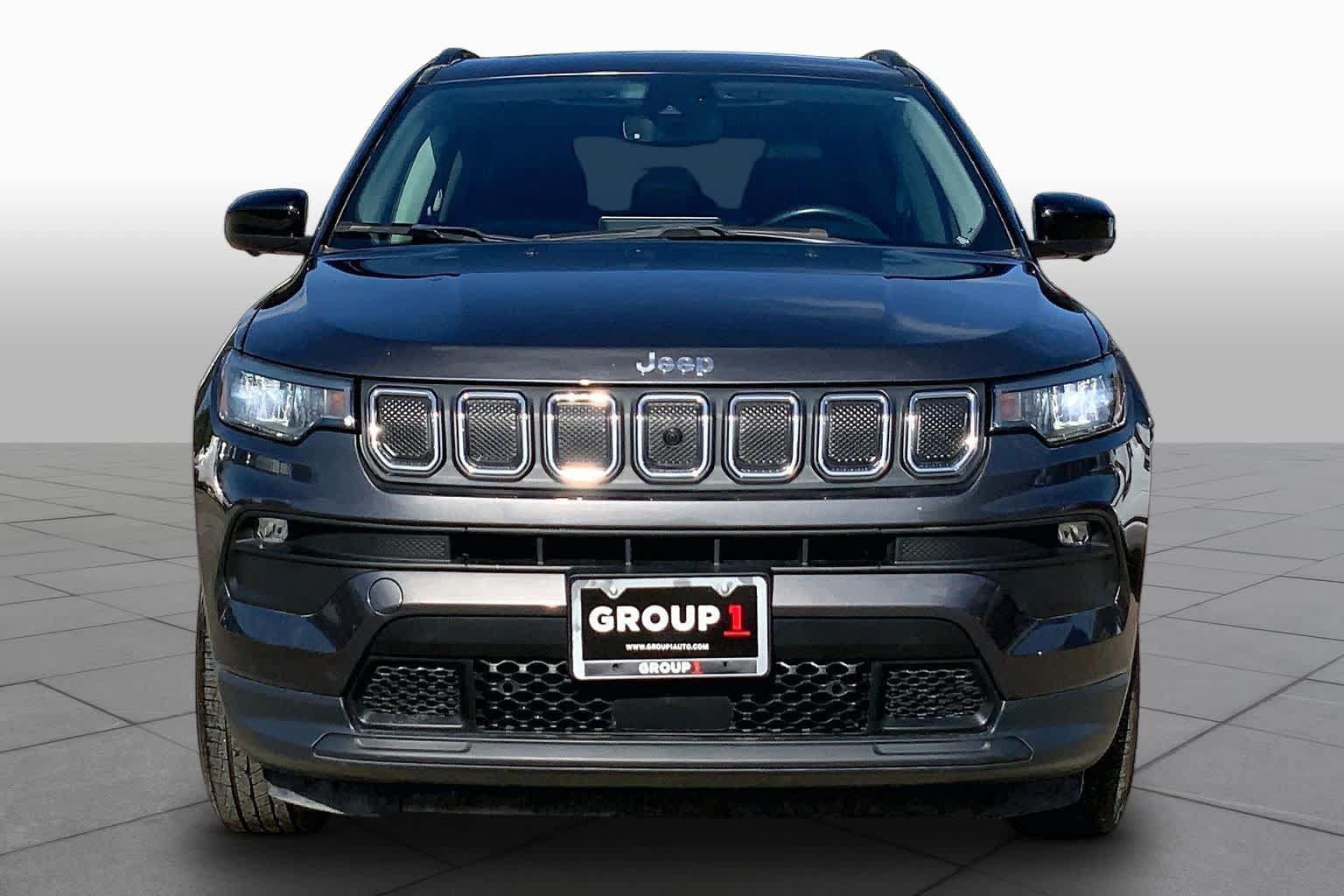 Used 2022 Jeep Compass Latitude w/ Sun and Sound Group AWD/4WD image 4