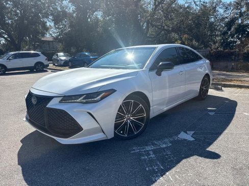 Used 2019 Toyota Avalon Touring image 2